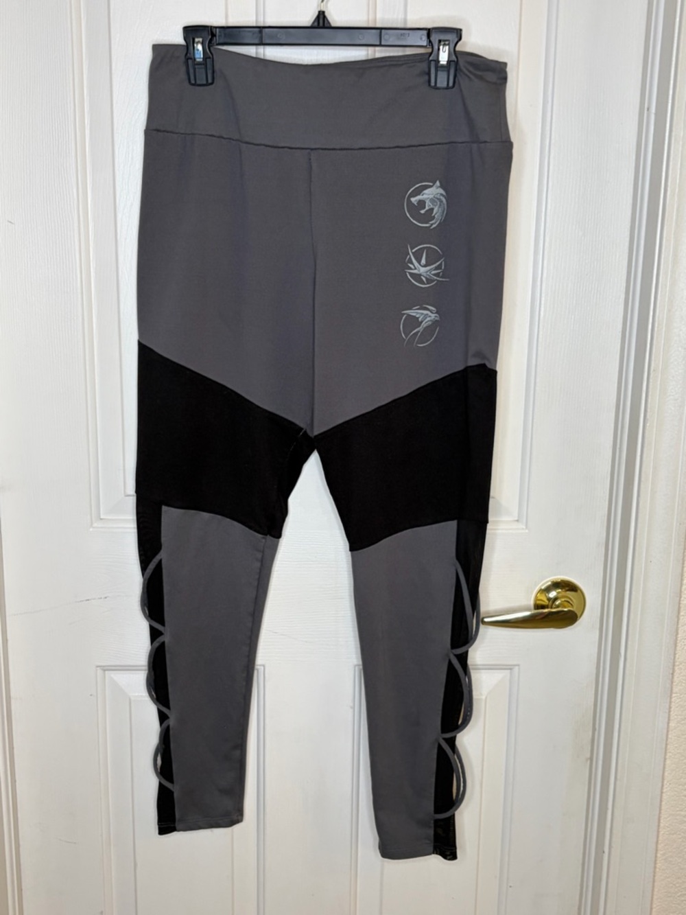 Netflix The Witcher Leggings Womens Large Gray Black Athletic Cosplay Activewear